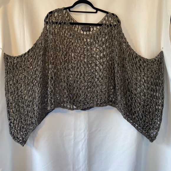 Etern Elle Tops - Womens Olive Green Bohemian Open Knit Cropped Raglan Sleeve Poncho Style Tee OS